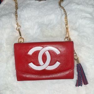 💥AUTHENTIC💥 CHANEL Caviar Custom Wallet on Chain